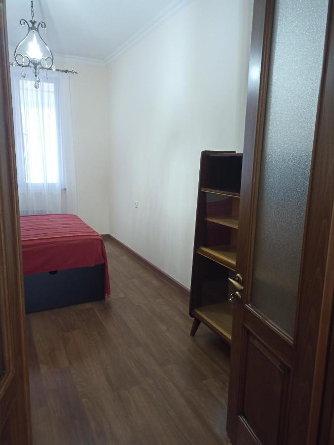 Spacious One Bedroom Apartment In The City Centre Ereván Exterior foto