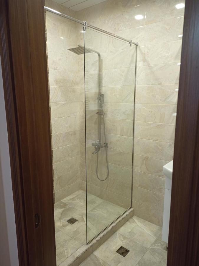 Spacious One Bedroom Apartment In The City Centre Ereván Exterior foto