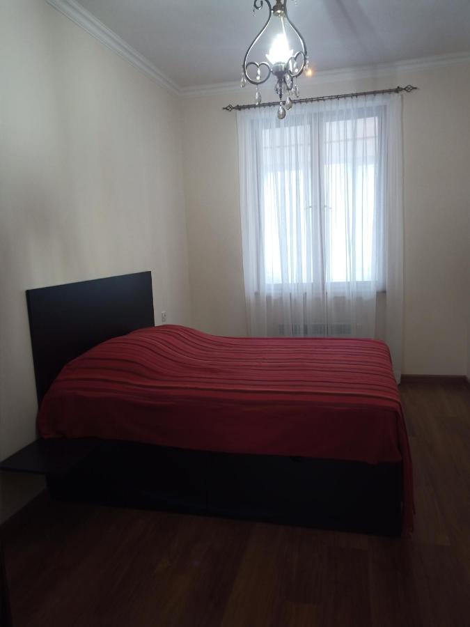 Spacious One Bedroom Apartment In The City Centre Ereván Exterior foto