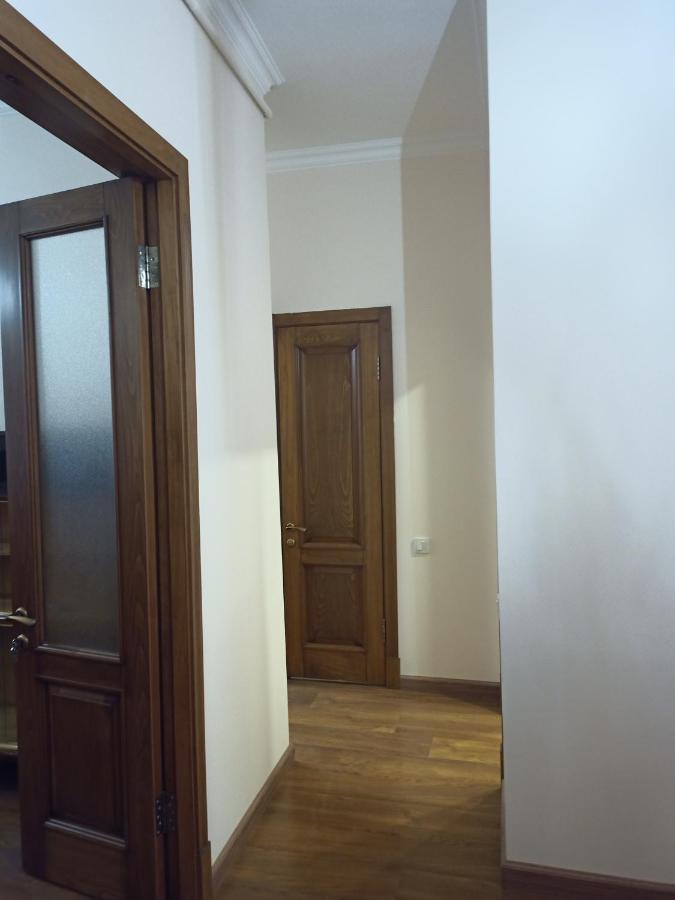 Spacious One Bedroom Apartment In The City Centre Ereván Exterior foto
