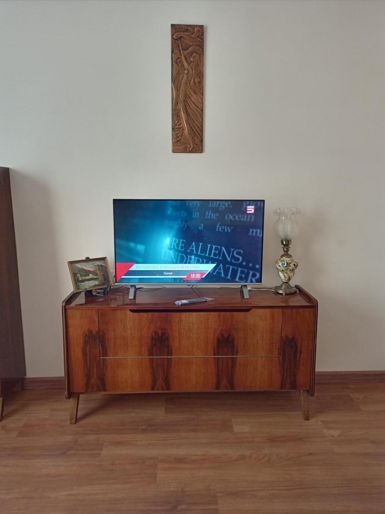 Spacious One Bedroom Apartment In The City Centre Ereván Exterior foto